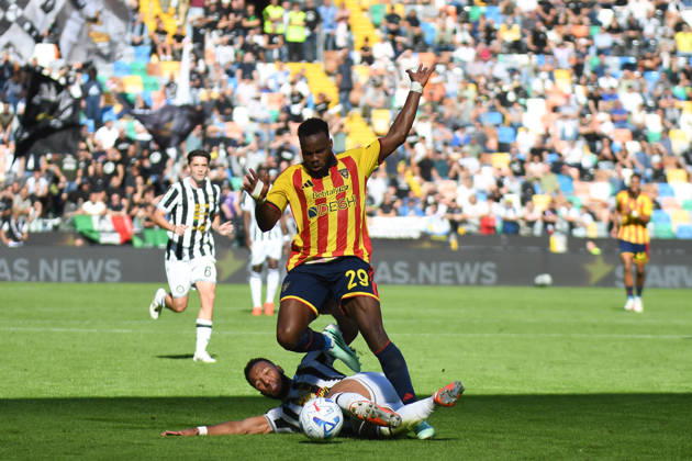 SOCCER - Serie A - Udinese Calcio vs. US Lecce Photo by IPA ABACAPRESS.COM89854425 - Lecce s Lassana Coulibaly is tackled by Udinese s Enzo Ebosse during the Serie A soccer match between Udinese Calcio and US Lecce in Udine, Italy, on October 18, 2026 Udine Italy Copyright: xIPAxSport ABACAx