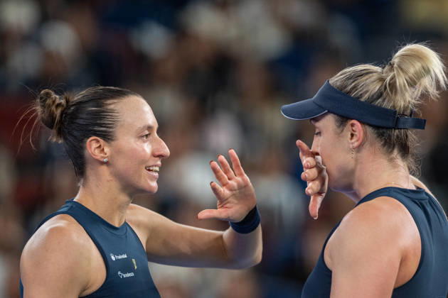 (261018) -- WUHAN, Oct. 18, 2026 -- Gabriela Dabrowski Luisa Stefani (L) communicate during the women s doubles final match between Gabriela Dabrowski of Canada Luisa Stefani of Brazil and Storm Hunter of Australia Katerina Siniakova of the Czech Republic at the 2026 Wuhan Open tennis tournament in Wuhan, capital of central China s Hubei Province, Oct. 18, 2026. ) (SP)CHINA-WUHAN-TENNIS-WUHAN OPEN-WOMEN S DOUBLES (CN) DuxZixuan 