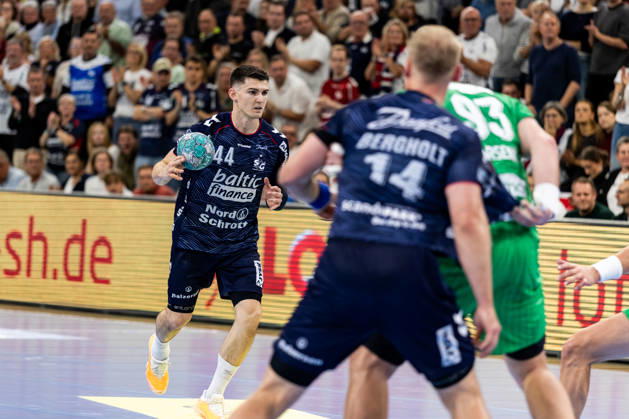 Opel HBL SG Flensburg Handewitt vs. Füchse Berlin, October 18, 2026. Aymeric Minne, No. 44, SG Flensburg Handewitt on the attack. Opel HBL SG Flensburg Handewitt vs. Füchse Berlin, GGW Arena, October 18, 2026 Copyright: xBEAUTIFULxSPORTS MarioxM.xKobergx