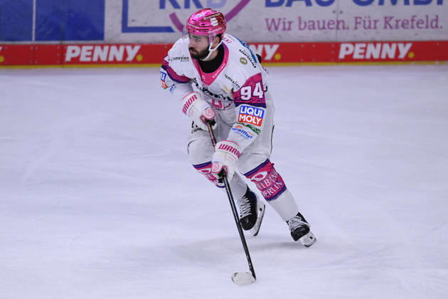Ice Hockey: DEL Matchday 10—Krefeld Pinguine vs. Eisbären Berlin on October 18, 2026, at the Yayla Arena in Krefeld. Liam Kirk, Berlin. In accordance with the guidelines of the DEL (German Ice Hockey League), the publication and further use of the footage in electronic media and on all kind is not permitted xRx
