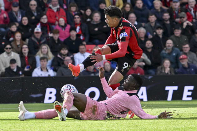 AFC Bournemouth v Sunderland, Premier League Marcus Tavernier of Bournemouth and Nordi Mukiele of Sunderland battle for the ball during the AFC Bournemouth v Sunderland Premier League match at Vitality Stadium, Bournemouth, England on 18 October 2026 Credit: Andy Thomas Every Second Media Editorial use only. All images are copyright Every Second Media Limited. No images may be reproduced without prior permission. All rights reserved. Premier League and Football League images are subject to licensing agreements with Football DataCo Limited. see https: www.football-dataco.com Copyright: xIMAGO EveryxSecondxMediax ESM-2234-0022 AndyxThomasx xEveryxSecondxMediax