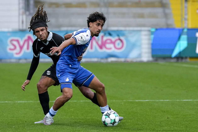 From left: Joshua Eze (Verl), 6; Yasin Zor (TSG II), 10; tackle, game scene, duel, tackle, tackling, dynamics, action, 18 10 2026, Sinsheim, Germany, soccer, 3rd Division, TSG 1899 Hoffenheim II vs. SC Verl, DFB and DFL regulations prohibit any use of photographs as image sequences and or quasi-video xozx