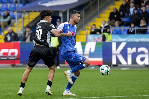 from left: Andre Leipold (Verl), 20; Klaus Gjasula (TSG II), 5, captain; tackle, game scene, duel, tackle, tackling, dynamism, action, 18 10 2026, Sinsheim, Germany, soccer, 3rd Division, TSG 1899 Hoffenheim II vs. SC Verl, DFB and DFL regulations prohibit any use of photographs as image sequences and or quasi-video xozx