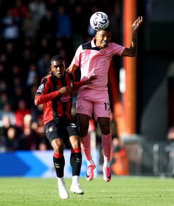 Rayan of AFC Bournemouth and Reinildo Mandava of Sunderland. Bournemouth v Sunderland, Premier League, Football, Vitality Stadium, Bournemouth, UK - 18 Oct 2026Bournemouth Vitality Stadium United Kingdom EDITORIAL USE ONLY No use with unauthorised audio, video, data, fixture lists, club league logos or live services. Online in-match use limited to 120 images, no video emulation. No use in betting, games or single club league player publications.  Copyright: xJamesxMarsh Shutterstockx 17222646aq