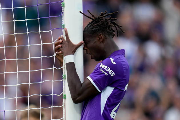 Sport Bilder des Tages ACF Fiorentina v Como 1907 - Serie A Enilive Alieu Eybi Njie of ACF Fiorentina looks dejected during the Serie A Enilive match between ACF Fiorentina and Como 1907 at Artemio Franchi Stadium on October 18, 2026 in Florence, Italy. Florence Artemio Franchi Stadium Tuscany Italy Copyright: xGiuseppexMaffiax 261018_SerieA_Fiorentina-Como_GM_02796