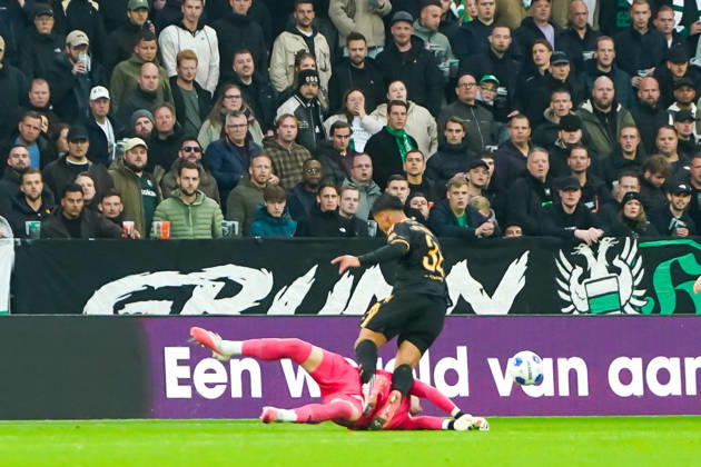 2026-10-18 VriendenLoterij Eredivisie: FC Groningen v AFC Ajax GRONINGEN, NETHERLANDS - OCTOBER 18: Etienne Vaessen of FC Groningen and Marcos Leonardo of AFC Ajax during the VriendenLoterij Eredivisie match between FC Groningen and AFC Ajax at Euroborg on October 18, 2026 in Groningen, Netherlands. Groningen Euroborg Netherlands Content not available for redistribution in The Netherlands directly or indirectly through any third parties. Copyright: xAndrexWeeningx