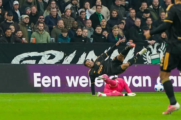 2026-10-18 VriendenLoterij Eredivisie: FC Groningen v AFC Ajax GRONINGEN, NETHERLANDS - OCTOBER 18: Etienne Vaessen of FC Groningen and Marcos Leonardo of AFC Ajax during the VriendenLoterij Eredivisie match between FC Groningen and AFC Ajax at Euroborg on October 18, 2026 in Groningen, Netherlands. Groningen Euroborg Netherlands Content not available for redistribution in The Netherlands directly or indirectly through any third parties. Copyright: xAndrexWeeningx