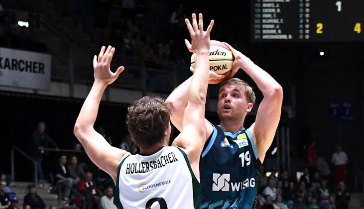 October 18, 2026, xokbx, BBL Basketball Cup, Frankfurt Skyliners vs. VET Concept Gladiators Trier, Till Pape (Fraport Skyliners Frankfurt), Marco Hollersbacher (Gladiators Trier), one-on-one, duel, shot, Frankfurt am Main