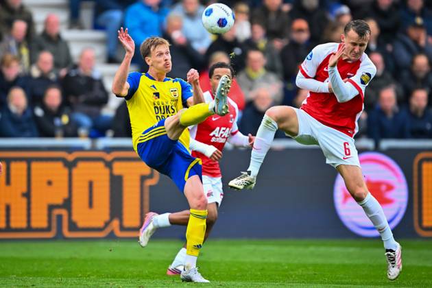 LEEUWARDEN - (lr) Mathieu Maertens of SC Cambuur, Peer Koopmeiners of AZ Alkmaar during the Dutch Eredivisie match between SC Cambuur and AZ Alkmaar at the Kooi Stadion on October 18, 2026 in Leeuwarden, the Netherlands. COR LASKER ANP Eredivisie 2026 27 xVIxANPxSportx xxANPxIVx 572851554 originalFilename: 572851554.jpg