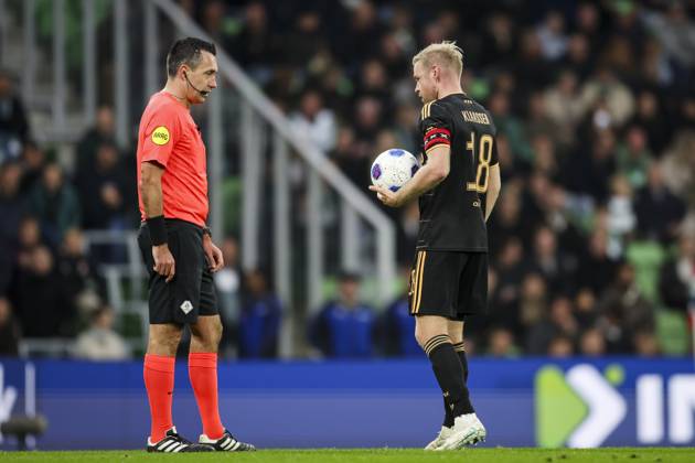 GRONINGEN - (lr) Referee Dennis Higler and Davy Klaassen of Ajax prior to a penalty during the Dutch Eredivisie match between FC Groningen and Ajax at the Euroborg stadium on October 18, 2026 in Groningen, the Netherlands. SONNY LENSEN ANP Eredivisie 2026 27 xVIxANPxSportx xxANPxIVx 572851602 originalFilename: 572851602.jpg