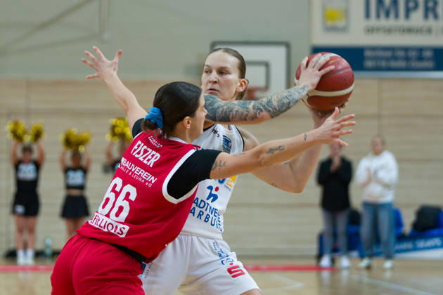 Dominika Fiszer (Lions), 66, Lea Debeljak (Marburg), 20, Halfit Lions vs. BC Marburg Blue Dolphins, Women s Basketball, 1st Bundesliga, DBBL, Matchday 3 of the 2026–27 season, October 18, 2026, SWH Arena, Saxony-Anhalt, Germany