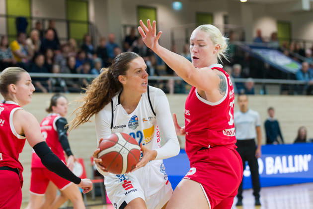 Amelia Sophia Hassett Marburg, 22, Marta Miscenko Lions, 13, Halfit Lions vs. BC Marburg Blue Dolphins, Women s Basketball, 1st Bundesliga, DBBL, Matchday 3 of the 2026–27 season, October 18, 2026, SWH Arena, Saxony-Anhalt, Germany