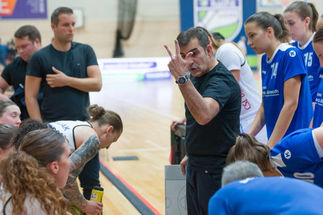 Jose Araujo Marburg, Head Coach, timeout, Halfit Lions vs. BC Marburg Blue Dolphins, women s basketball, 1st Bundesliga, DBBL, Matchday 3 of the 2026–27 season, October 18, 2026, SWH Arena, Saxony-Anhalt, Germany