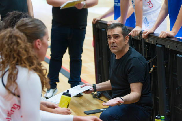 Jose Araujo Marburg, Head Coach, timeout, Halfit Lions vs. BC Marburg Blue Dolphins, women s basketball, 1st Bundesliga, DBBL, Matchday 3 of the 2026–27 season, October 18, 2026, SWH Arena, Saxony-Anhalt, Germany