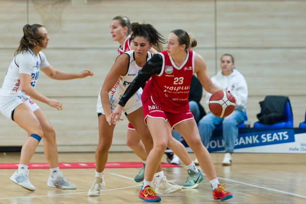 Sara Guerreiro Marburg, 13, Jordan King Lions, 23, Halfit Lions vs. BC Marburg Blue Dolphins, Women s Basketball, 1st Bundesliga, DBBL, Matchday 3 of the 2026–27 season, October 18, 2026, SWH Arena, Saxony-Anhalt, Germany