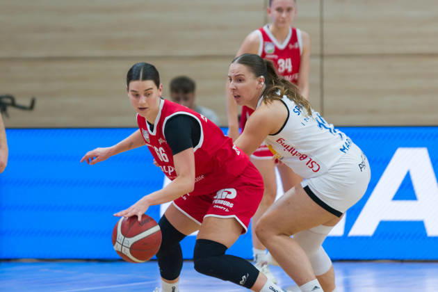 Dominika Fiszer Lions, 66, Lise Theresa Spatzier Marburg, 12, halfit Lions vs. BC Marburg Blue Dolphins, Women s Basketball, 1st Bundesliga, DBBL, Matchday 3 of the 2026–27 season, October 18, 2026, SWH Arena, Saxony-Anhalt, Germany
