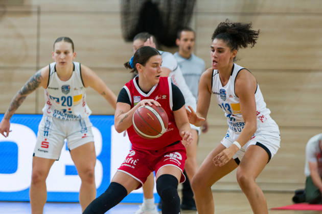 Dominika Fiszer (Lions), 66, Sara Guerreiro (Marburg), 13, Halfit Lions vs. BC Marburg Blue Dolphins, Women s Basketball, 1st Bundesliga, DBBL, Matchday 3 of the 2026–27 season, October 18, 2026, SWH Arena, Saxony-Anhalt, Germany