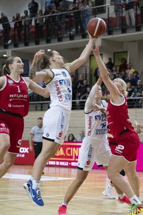 Toyota DBBL 2026–2027: HalFit Lions vs. BC Marburg, Halle an der Saale, Germany, October 18, 2026. Pictured: Lee Volker (Halle), Lea Debeljak (Marburg), Amelia Hassett (Marburg), and Marta Miscenko (Halle). Halle an der Saale, swh Arena, Saxony-Anhalt, Germany