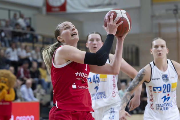 Toyota DBBL 2026–2027 HalFit Lions vs. BC Marburg, Halle an der Saale, Germany, October 18, 2026. Pictured: Lee Volker Halle with the ball, Halle an der Saale, swh Arena, Saxony-Anhalt, Germany