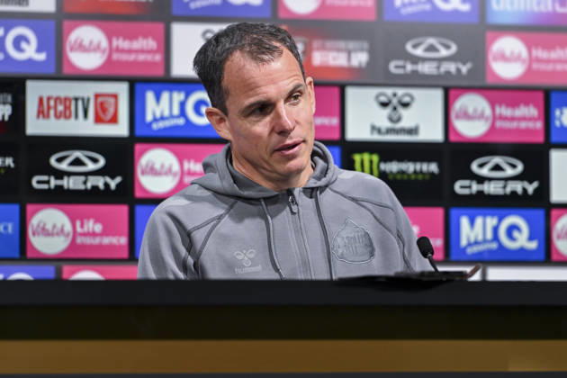 AFC Bournemouth v Sunderland, Premier League Sunderland Manager Regis Le Bris being interviewed after the AFC Bournemouth v Sunderland Premier League match at Vitality Stadium, Bournemouth, England on 18 October 2026 Credit: Andy Thomas Every Second Media Editorial use only. All images are copyright Every Second Media Limited. No images may be reproduced without prior permission. All rights reserved. Premier League and Football League images are subject to licensing agreements with Football DataCo Limited. see https: www.football-dataco.com Copyright: xIMAGO EveryxSecondxMediax ESM-2234-0068 AndyxThomasx xEveryxSecondxMediax