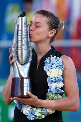 (261018) -- WUHAN, Oct. 18, 2026 -- Maja Chwalinska kisses the trophy during the awarding ceremony after the women s singles final match between Maja Chwalinska of Poland and Sonay Kartal of Britain at the 2026 Wuhan Open tennis tournament in Wuhan, capital of central China s Hubei Province, Oct. 18, 2026. ) (SP)CHINA-WUHAN-TENNIS-WUHAN OPEN-WOMEN S SINGLES-FINAL (CN) WuxZhizun 