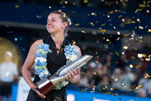 (261018) -- WUHAN, Oct. 18, 2026 -- Maja Chwalinska holds the trophy during the awarding ceremony after the women s singles final match between Maja Chwalinska of Poland and Sonay Kartal of Britain at the 2026 Wuhan Open tennis tournament in Wuhan, capital of central China s Hubei Province, Oct. 18, 2026. ) (SP)CHINA-WUHAN-TENNIS-WUHAN OPEN-WOMEN S SINGLES-FINAL (CN) WuxZhizun 