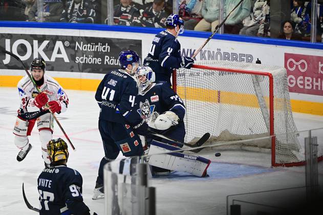 October 18, 2026 xkhx Kassel, Probonio Arena Ice Hockey DEL 2 Playoffs 2026–2027 Season Kassel Huskies vs. EV Landshut Goal to make it 0–1 by Tobias Lindberg Landshut Goaltender Leon Willerscheid 73, Kassel Huskies defeated