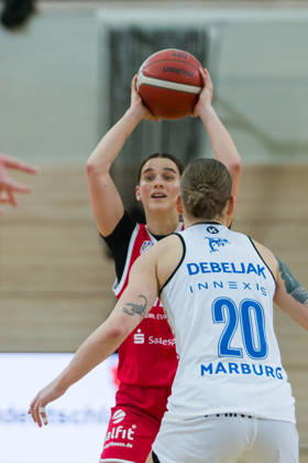 Dominika Fiszer (Lions), 66, Lea Debeljak (Marburg), 20, Halfit Lions vs. BC Marburg Blue Dolphins, Women s Basketball, 1st Bundesliga, DBBL, Matchday 3 of the 2026–27 season, October 18, 2026, SWH Arena, Saxony-Anhalt, Germany