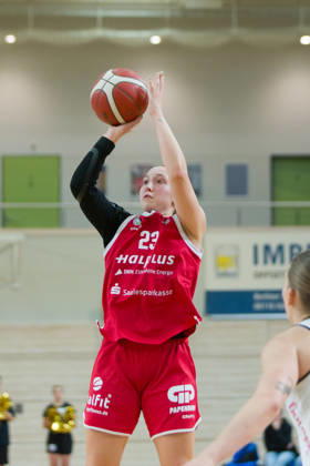 Jordan King Lions, 23, assisted in the Lions vs. BC Marburg Blue Dolphins game, women s basketball, 1st Bundesliga, DBBL, Matchday 3 of the 2026–27 season, October 18, 2026, at the SWH Arena in Halle, Saxony-Anhalt, Germany