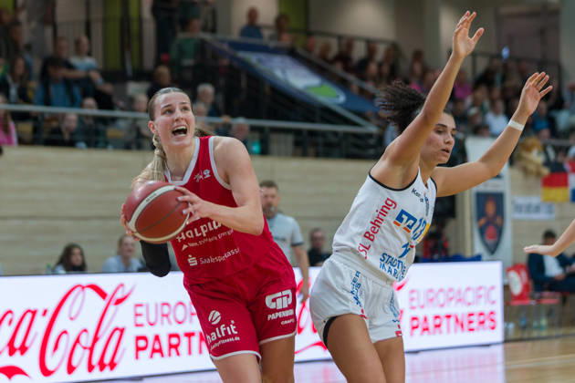 Lee Volker Lions, 1, Sara Guerreiro Marburg, 13, Halfit Lions vs. BC Marburg Blue Dolphins, Women s Basketball, 1st Bundesliga, DBBL, Matchday 3 of the 2026–27 season, October 18, 2026, SWH Arena, Saxony-Anhalt, Germany
