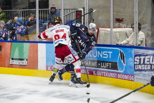 Battle for the Puck: Face-off between Louis Brune of the Eispiraten Crimmitschau, 84, and Philipp Mass of the Ravensburg Towerstars, 25, GER, Ravensburg Towerstars vs. Eispiraten Crimmitschau, Ice Hockey, DEL2 Regular Season, Matchday 10, 2026–2027 Season, October 18, 2026, GER, Ravensburg Towerstars vs. Eispiraten Crimmitschau, Ice Hockey, DEL2 Regular Season, Matchday 10, 2026–2027 Season, October 18, 2026, Ravensburg Copyright: xEibner-Pressefoto MaximilianxRistx EP_MRT