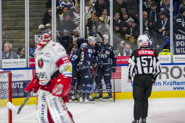 Goal celebration for the 1-0 goal by Mark Rassell (Ravensburg Towerstars), 92 Odeen Peter Tufto (Ravensburg Towerstars), 26 Simon Sezemsky (Ravensburg Towerstars), 93 Robbie Czarnik (Ravensburg Towerstars), 77, GER, Ravensburg Towerstars vs. Eispiraten Crimmitschau, Ice Hockey, DEL2 Regular Season, Matchday 10, 2026–2027 Season, October 18, 2026, GER, Ravensburg Towerstars vs. Eispiraten Crimmitschau, Ice Hockey, DEL2 Regular Season, Matchday 10, 2026–2027 Season, October 18, 2026, Ravensburg Copyright: xEibner-Pressefoto MaximilianxRistx EP_MRT