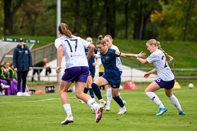 October 18, 2026, Soccer, Women s Bundesliga 2, 2026–2027, Matchday 9, SG 99 Andernach vs. SGS Essen; Carolin Schraa of Andernach tries to get past Antonia Baaß, with Schraa and Lany Mia Bäcker (26) of Essen behind her