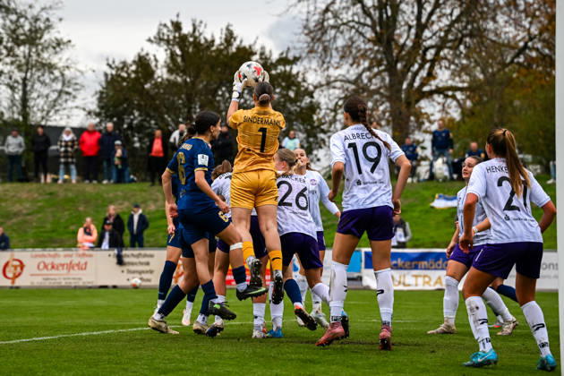October 18, 2026, Soccer, Women s Bundesliga 2, 2026–2027, Matchday 9, SG 99 Andernach vs. SGS Essen; Goalkeeper Kim Sindermann (1, Essen) catches the ball after a corner kick