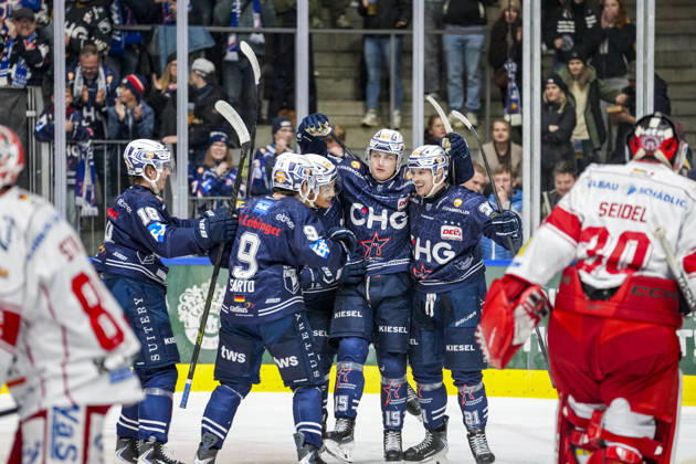Goal celebration after the 2-1 goal by Fabio Sarto (Ravensburg Towerstars), 9 Anselm Gerg (Ravensburg Towerstars), 15 Matej Mrazek (Ravensburg Towerstars), 21, GER, Ravensburg Towerstars vs. Eispiraten Crimmitschau, Ice Hockey, DEL2 Regular Season, Matchday 10, 2026–2027 Season, October 18, 2026, GER, Ravensburg Towerstars vs. Eispiraten Crimmitschau, Ice Hockey, DEL2 Regular Season, Matchday 10, 2026–2027 Season, October 18, 2026, Ravensburg Copyright: xEibner-Pressefoto MaximilianxRistx EP_MRT