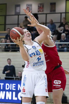 Toyota DBBL 2026–2027: HalFit Lions vs. BC Marburg, Halle an der Saale, Germany, October 18, 2026. Pictured, from left: Allyson Fertig (Marburg) and Marta Miscenko (Halle an der Saale), swh Arena, Saxony-Anhalt, Germany