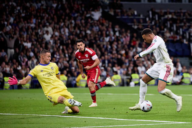 October 18, 2026, Madrid, Madrid, Spain: Kylian Mbappe of Real Madrid CF and Odysseas Vlachodimos of Sevilla FC during La Liga football match between Real Madrid CF and Sevilla at Santiago Bernabeu Stadium in Madrid, Spain, October 18, 2026 Soccer 2026: Real Madrid CF Vs Sevilla  - ZUMAa206 20261018_zsp_a206_054 Copyright: xRubenxAlbarranx