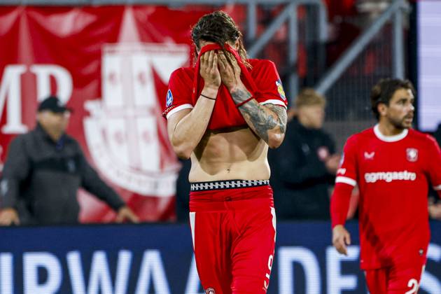 ENSCHEDE - Wout Weghorst of FC Twente reacts to the loss after the Eredivisie match between FC Twente and FC Utrecht at De Grolsch Veste on October 18, 2026, in Enschede, the Netherlands. WART BRINKERHOF ANP Eredivisie 2026 27 xVIxANPxSportx xMarcelxterxBalsxIVx 572887605 originalFilename: 572887605