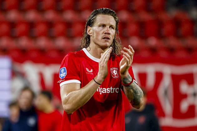 ENSCHEDE - Wout Weghorst of FC Twente reacts to the loss after the Eredivisie match between FC Twente and FC Utrecht at De Grolsch Veste on October 18, 2026, in Enschede, the Netherlands. WART BRINKERHOF ANP Eredivisie 2026 27 xVIxANPxSportx xMarcelxterxBalsxIVx 572887609 originalFilename: 572887609