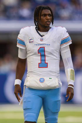 Oct 18, 2026; Indianapolis, IN, USA; Tennessee Titans quarterback Cam Ward (1) during NFL, American Football Herren, USA game action against the Indianapolis Colts at Lucas Oil Stadium. Mandatory Credit: -Cal Media NFL 2026: Titans Vs Colts OCT 18  - ZUMAc04_ 20261018_zma_c04_011 Copyright: xJohnxMersitsx