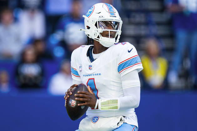 Oct 18, 2026; Indianapolis, IN, USA; Tennessee Titans quarterback Cam Ward (1) passes the ball during NFL, American Football Herren, USA game action against the Indianapolis Colts at Lucas Oil Stadium. Mandatory Credit: -Cal Media NFL 2026: Titans Vs Colts OCT 18  - ZUMAc04_ 20261018_zma_c04_014 Copyright: xJohnxMersitsx