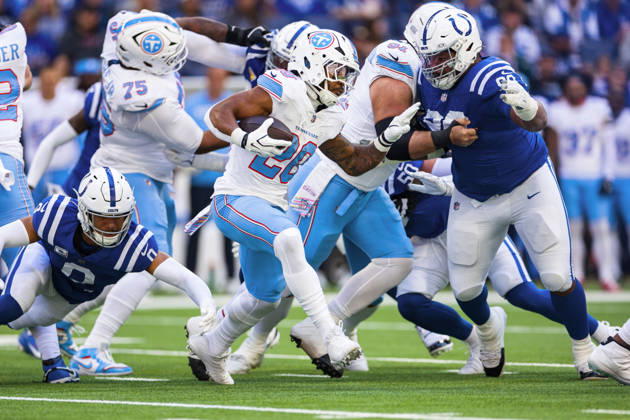 Oct 18, 2026; Indianapolis, IN, USA; Tennessee Titans running back Tony Pollard (20) runs with the ball during NFL, American Football Herren, USA game action against the Indianapolis Colts at Lucas Oil Stadium. Mandatory Credit: -Cal Media NFL 2026: Titans Vs Colts OCT 18  - ZUMAc04_ 20261018_zma_c04_022 Copyright: xJohnxMersitsx
