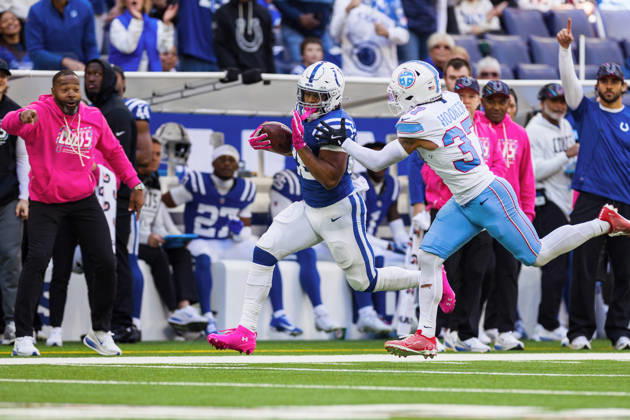 Oct 18, 2026; Indianapolis, IN, USA; Indianapolis Colts running back Jonathan Taylor (28) runs with the ball as Tennessee Titans safety Amani Hooker (37) pursues during NFL, American Football Herren, USA game action at Lucas Oil Stadium. Mandatory Credit: -Cal Media NFL 2026: Titans Vs Colts OCT 18  - ZUMAc04_ 20261018_zma_c04_025 Copyright: xJohnxMersitsx