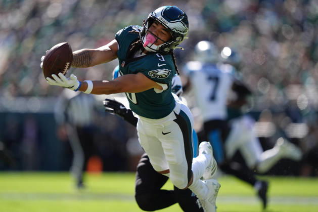 PHILADELPHIA, PA - OCTOBER 18: Philadelphia Eagles wide receiver Makai Lemon (9) attempts to make a reception in the first half during the game between the Carolina Panthers and Philadelphia Eagles on October 18, 2026 at Lincoln Financial Field in Philadelphia, PA. (Photo by Kyle Ross Icon Sportswire) NFL, American Football Herren, USA OCT 18 Panthers at Eagles EDITORIAL USE ONLY Icon26101823