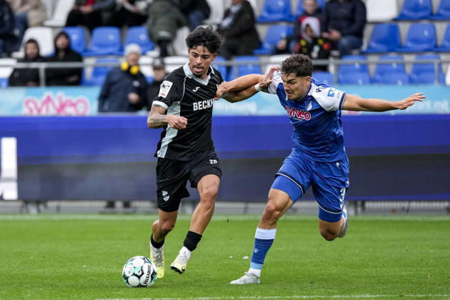 from left: Andre Leipold (Verl), 20; Sean Dulic (TSG II), 3; tackle, game scene, duel, tackle, tackling, dynamism, action, 10 18 2026, Sinsheim, Germany, soccer, 3rd League, TSG 1899 Hoffenheim II vs. SC Verl, DFB and DFL regulations prohibit any use of photographs as image sequences and or quasi-video xozx