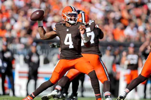 CLEVELAND, OH - OCTOBER 18: Cleveland Browns quarterback Deshaun Watson (4) throws a pass during the fourth quarter of the National Football League game between the Baltimore Ravens and Cleveland Browns on October 18, 2026, at Huntington Bank Field in Cleveland, OH. (Photo by Frank Jansky Icon Sportswire) NFL, American Football Herren, USA OCT 18 Ravens at Browns EDITORIAL USE ONLY Icon261018035