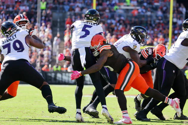 CLEVELAND, OH - OCTOBER 18: Baltimore Ravens quarterback Tyler Huntley (5) is hit by Cleveland Browns linebacker Quincy Williams (5) after throwing a pass during the second quarter of the National Football League game between the Baltimore Ravens and Cleveland Browns on October 18, 2026, at Huntington Bank Field in Cleveland, OH. (Photo by Frank Jansky Icon Sportswire) NFL, American Football Herren, USA OCT 18 Ravens at Browns EDITORIAL USE ONLY Icon261018049