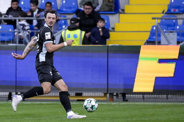 Noah König Verl, 22, with the ball, cutout, full-body, single image, single photo, action, October 18, 2026, Sinsheim, Germany, soccer, 3rd Division, TSG 1899 Hoffenheim II vs. SC Verl, DFB and DFL regulations prohibit any use of photographs as image sequences and or quasi-video xozx