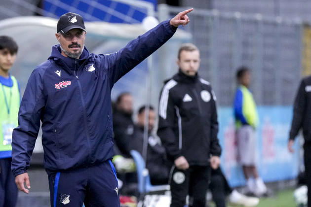 Stefan Kleineheismann, coach and head coach of TSG II, gives instructions, gesturing with his arms; single frame, single photo, action, October 18, 2026, Sinsheim, Germany, soccer, 3rd Division, TSG 1899 Hoffenheim II vs. SC Verl; DFB and DFL regulations prohibit any use of photographs as image sequences and or quasi-video xozx