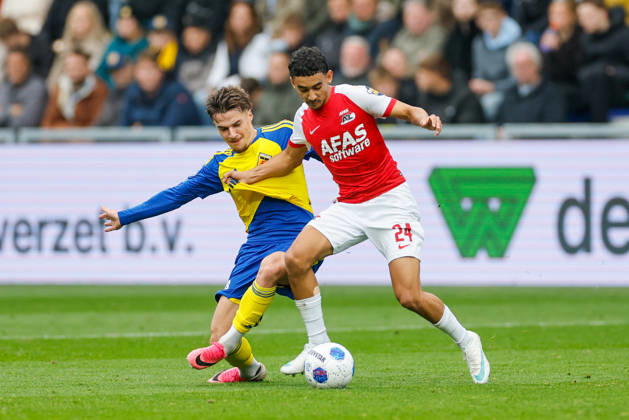 LEEUWARDEN, NETHERLANDS - OCTOBER 18: Morgan Costarelli of SC Cambuur, Ayoub Oufkir of AZ during the Eredivisie 2026 27 match between SC Cambuur and AZ Alkmaar at Kooi Stadium on October 18, 2026 in Leeuwarden, Netherlands.  Copyright: xDijksxMedia MBxMediax